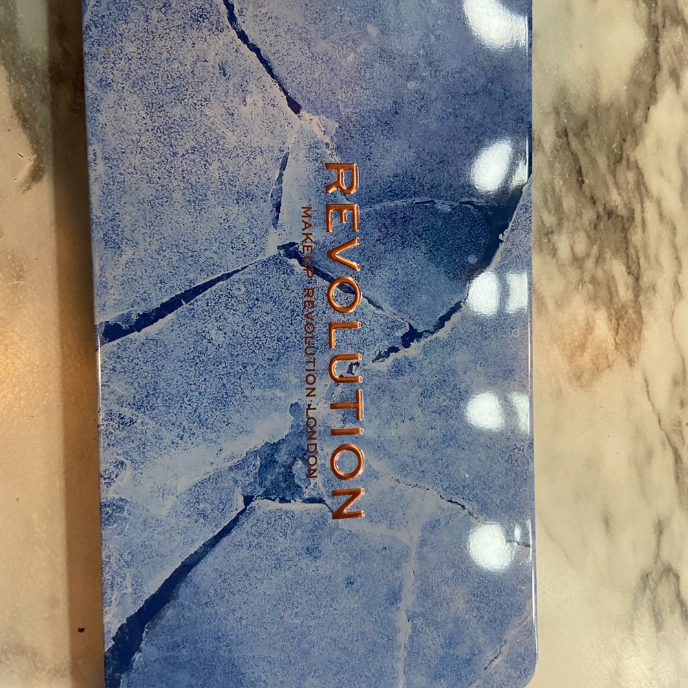 Makeup Revolution pallete